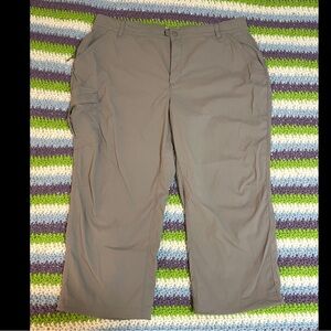 LL Bean Pants Women XL Regular Fit Gray Cresta Hiking Capris Water Resistant EUC